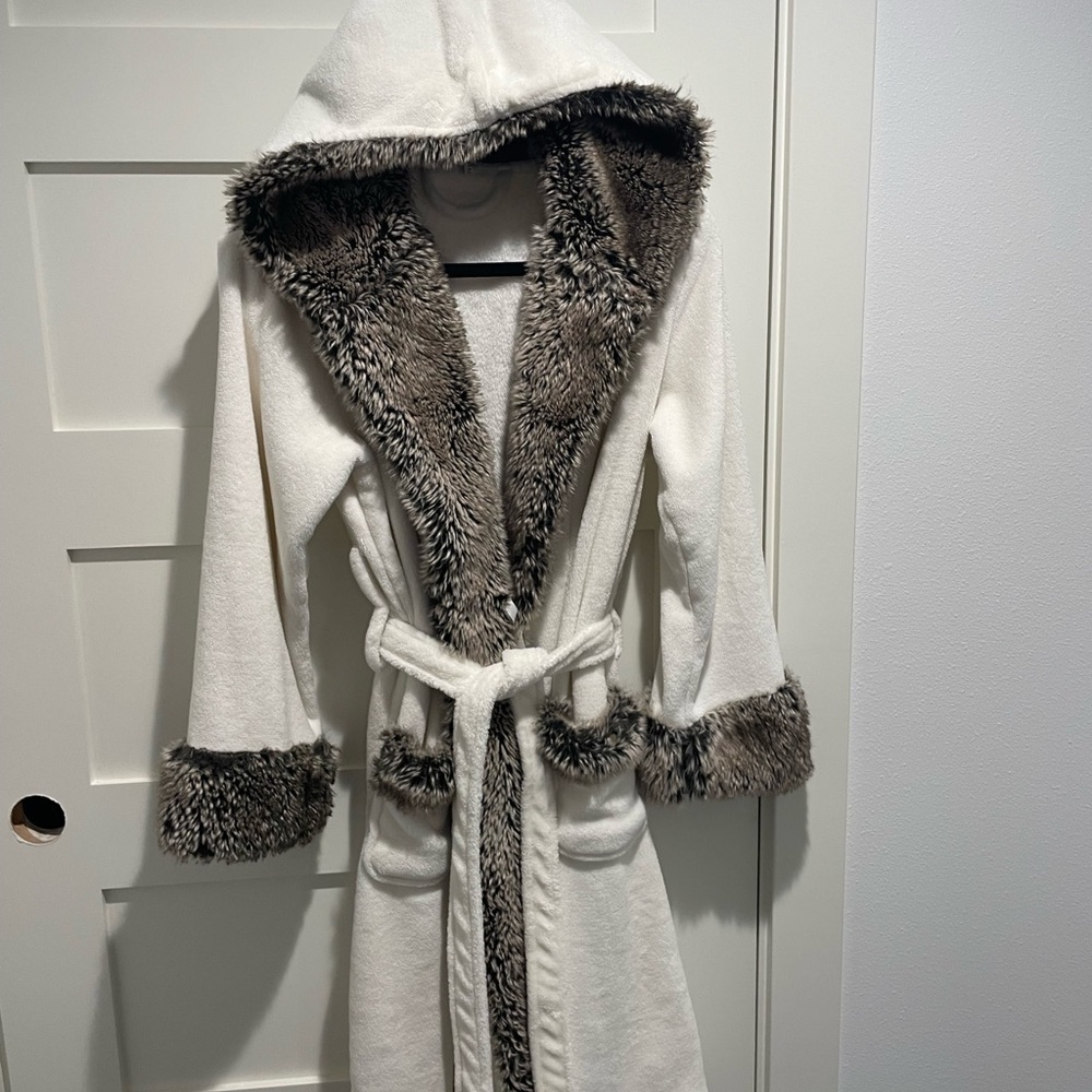 Pottery Barn Cream and Brown Faux Fur Trim Robe - Picture 3 of 11